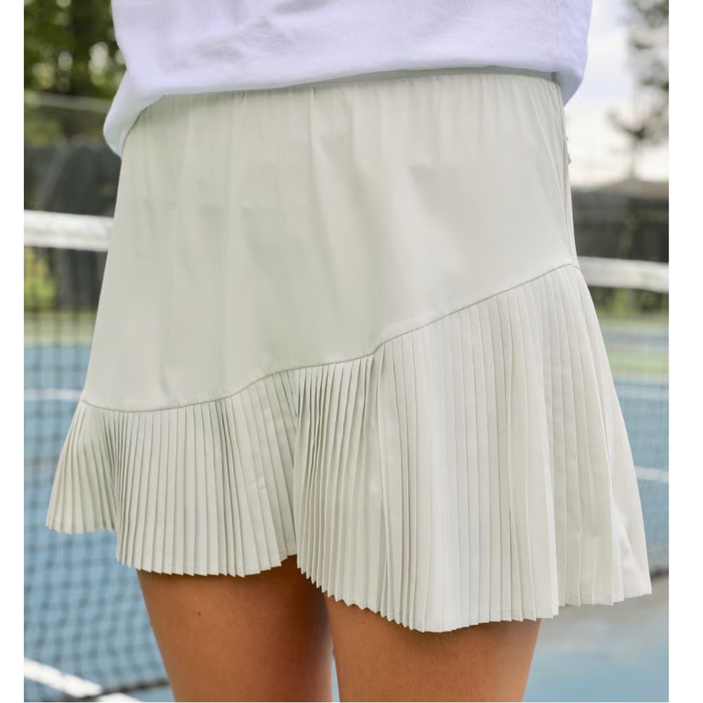 NWT! Spanx (M) Yes Pleats! Mini Skort Spanx Light Grey Asymmetrical Tennis Skirt